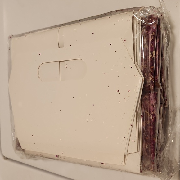 30 Packs Wedding Dried Flower Petal Confetti with 1 White Cone Box - Picture 8 of 8